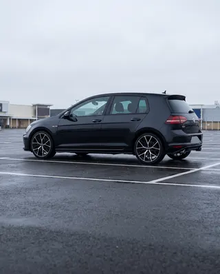VW Golf GTI negro completo con AXYS COL