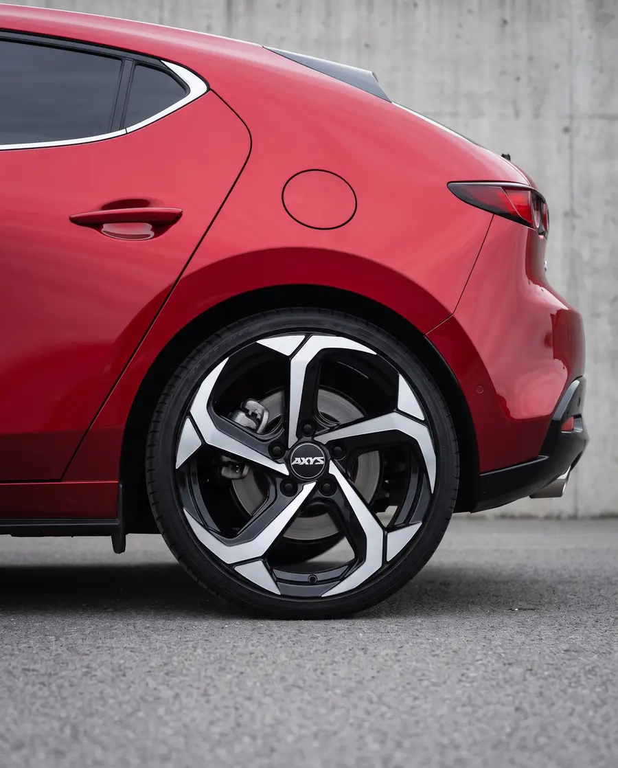 Detalle de la rueda trasera con AXYS LIG
