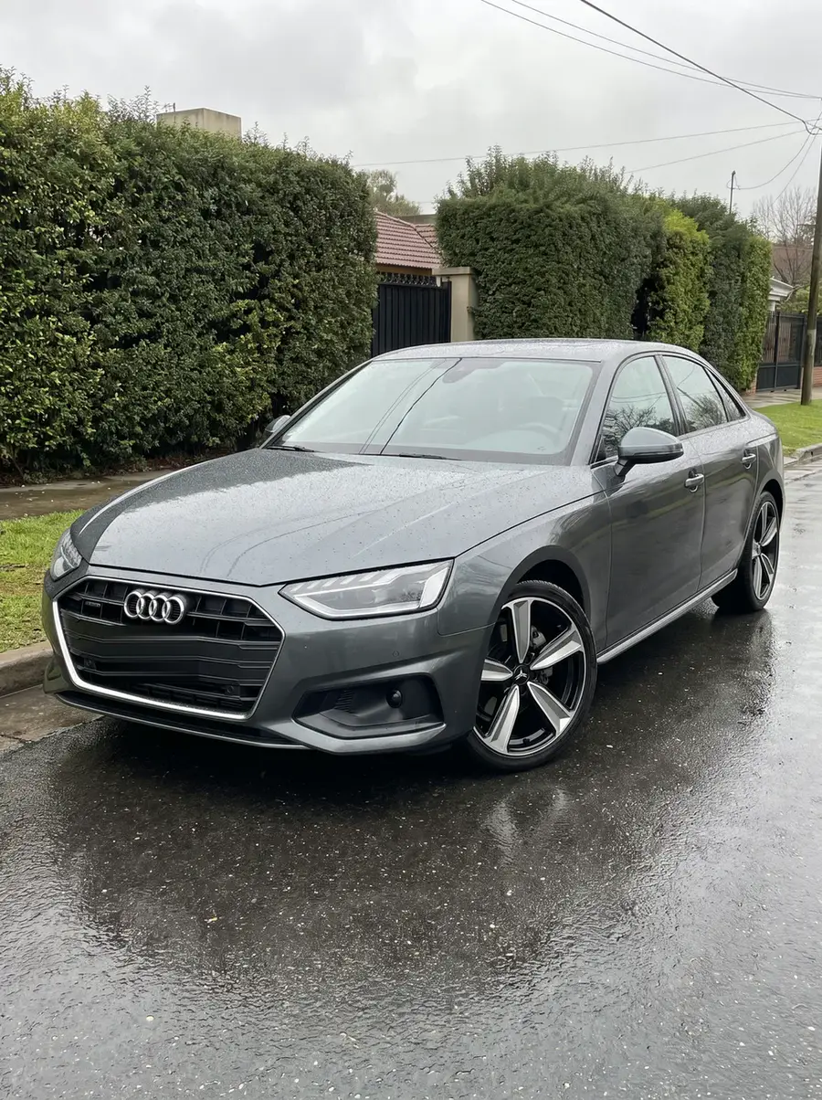 Audi A4 gris con AXYS ORT, tres cuartos delantero