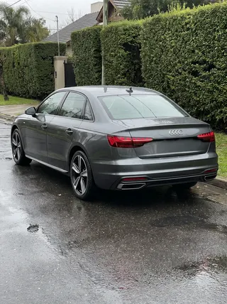 Audi A4 gris con AXYS ORT, tres cuartos trasero